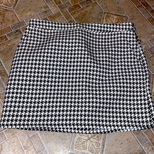 Houndstooth mini skirt